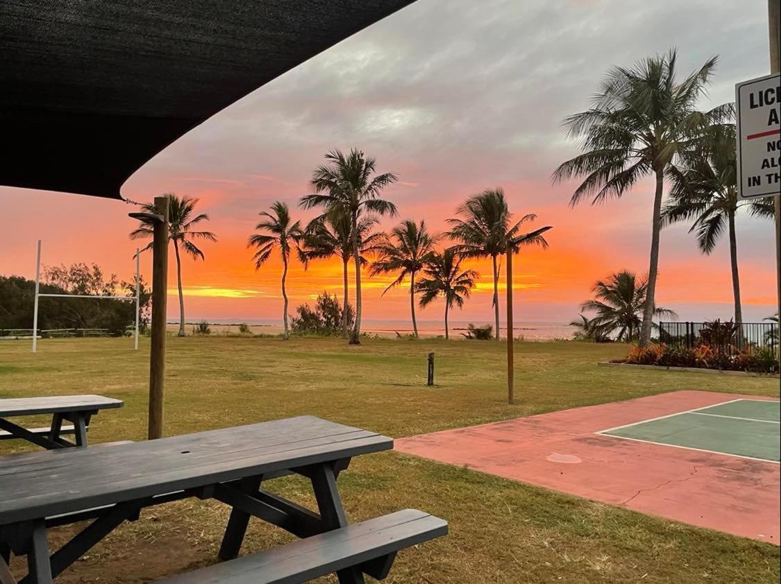 萨日娜海滩汽车旅馆 Grasstree Beach 外观 照片