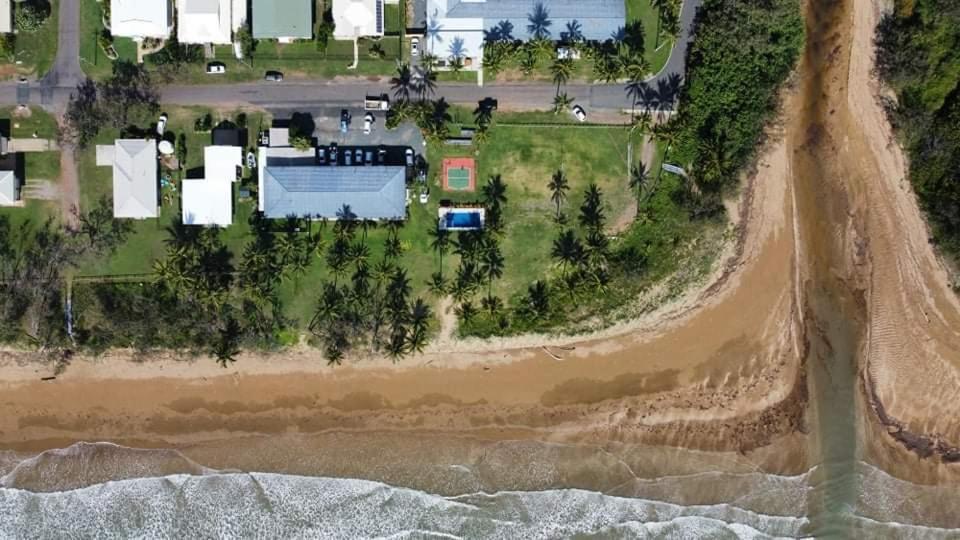 萨日娜海滩汽车旅馆 Grasstree Beach 外观 照片