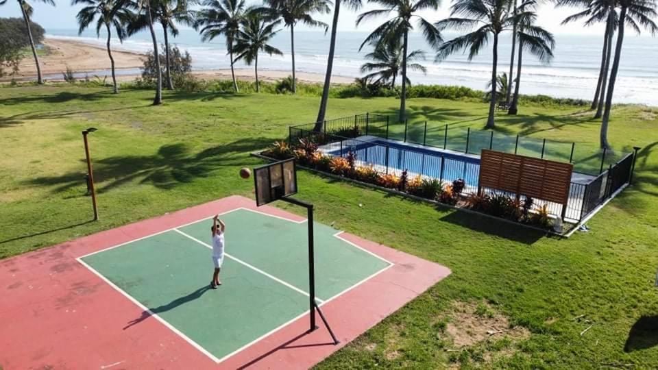 萨日娜海滩汽车旅馆 Grasstree Beach 外观 照片