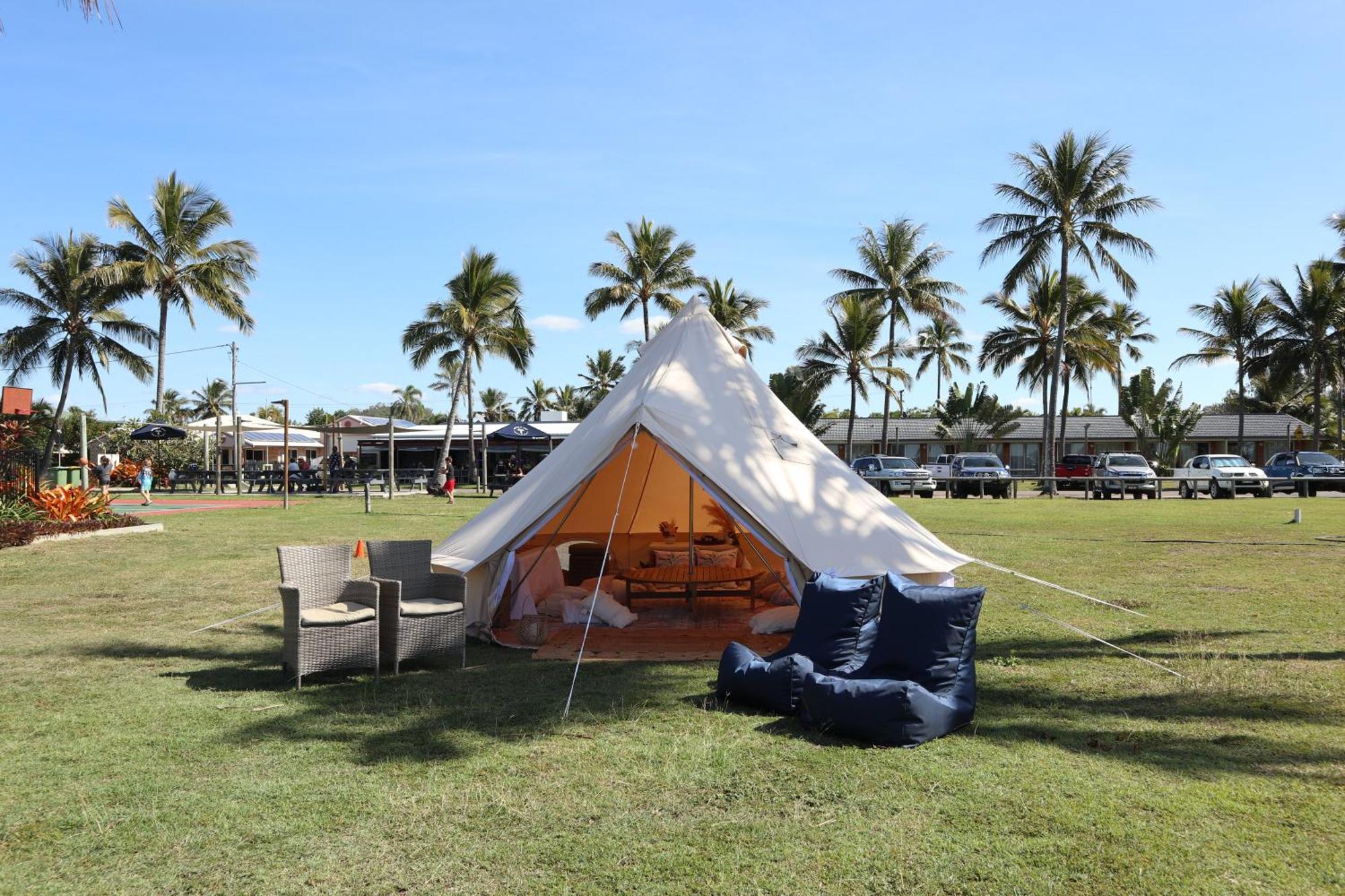 萨日娜海滩汽车旅馆 Grasstree Beach 外观 照片