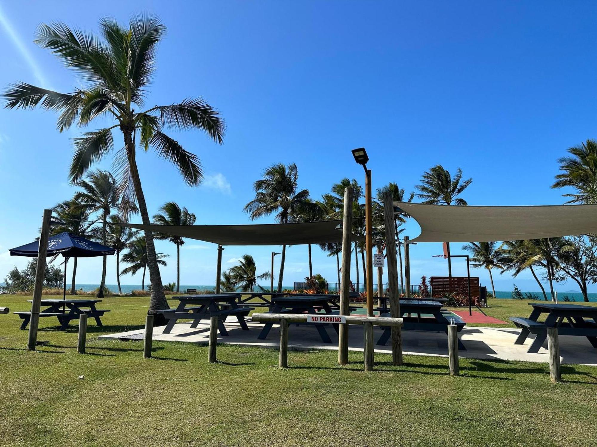 萨日娜海滩汽车旅馆 Grasstree Beach 外观 照片