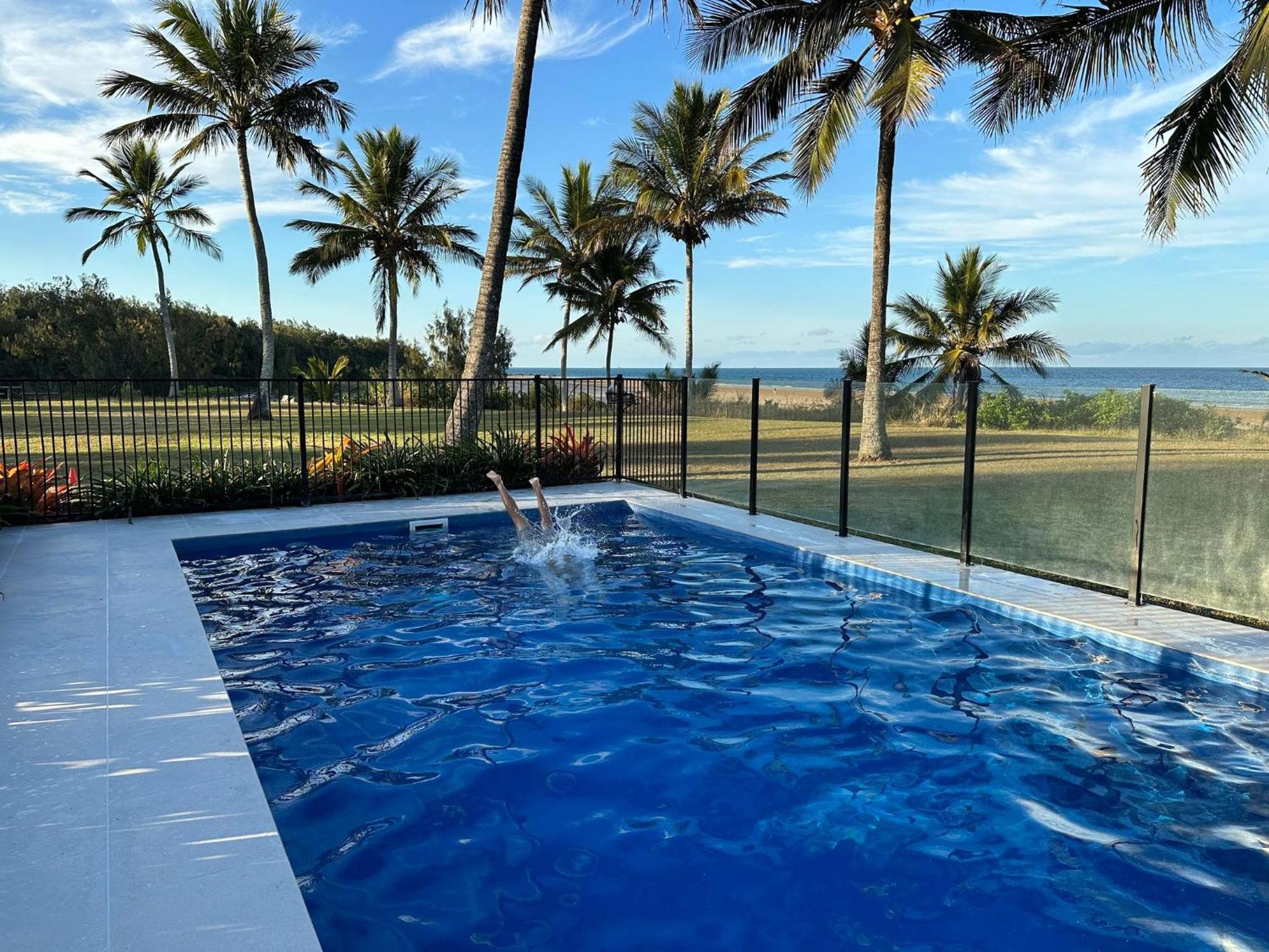 萨日娜海滩汽车旅馆 Grasstree Beach 外观 照片